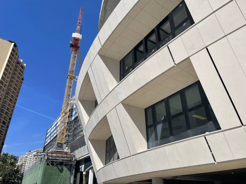 Pose de bardage pierre sur le testimonio de Monaco