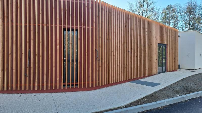 Isolation thermique et esthétique avec du bardage bois d'une maison à Vence (06) 